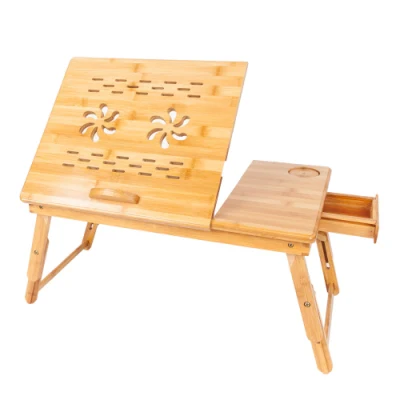 Mesa de computador com móveis de madeira